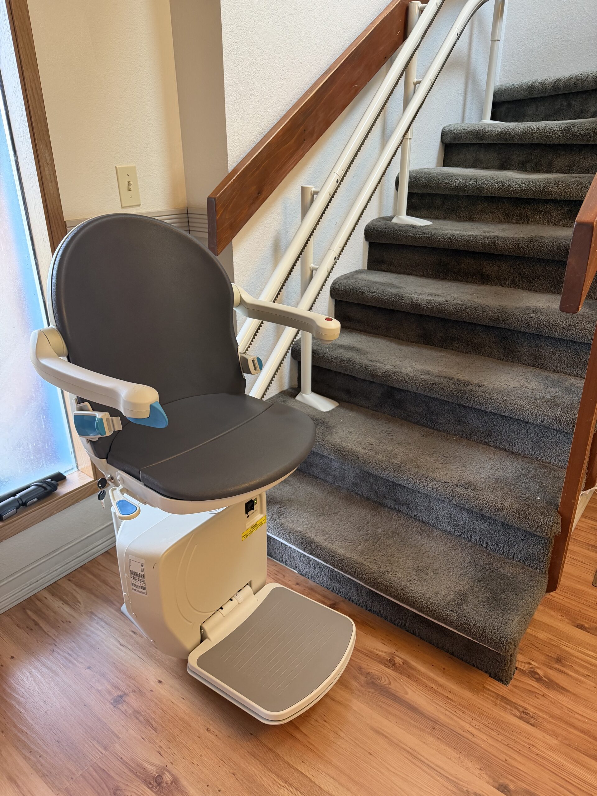 Curved stairlift rail following a staircase landing